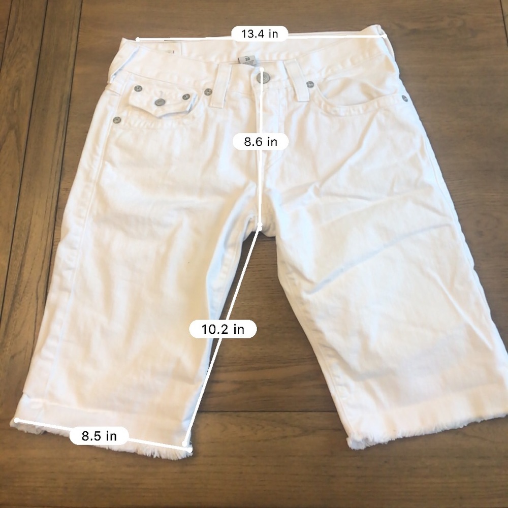 TRUE RELIGION WHITE SHORTS